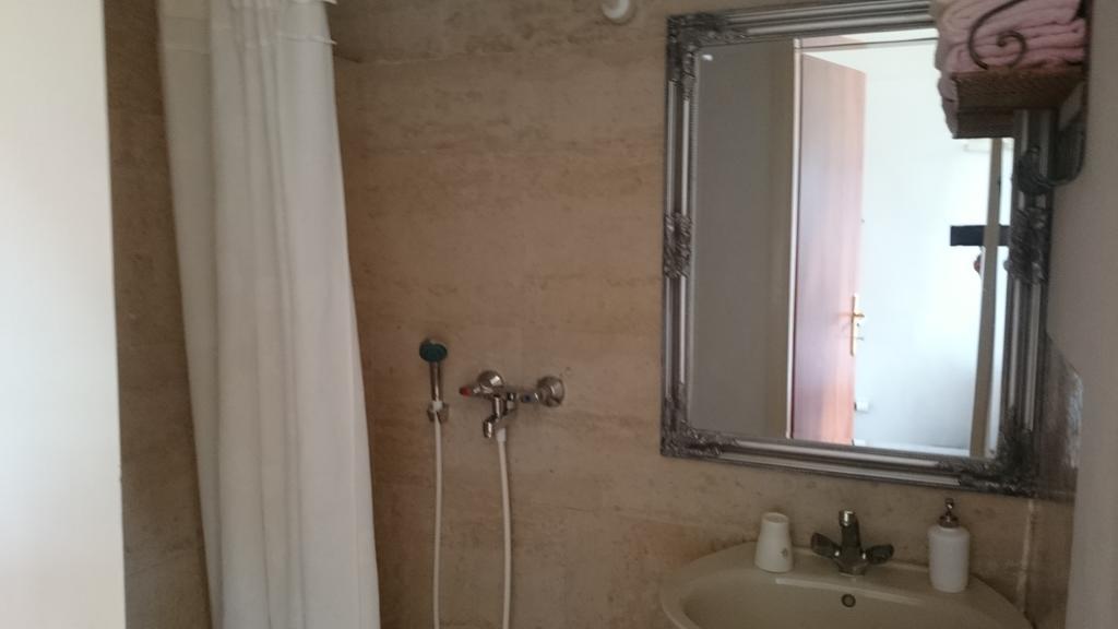 Collins Apartments بولا المظهر الخارجي الصورة