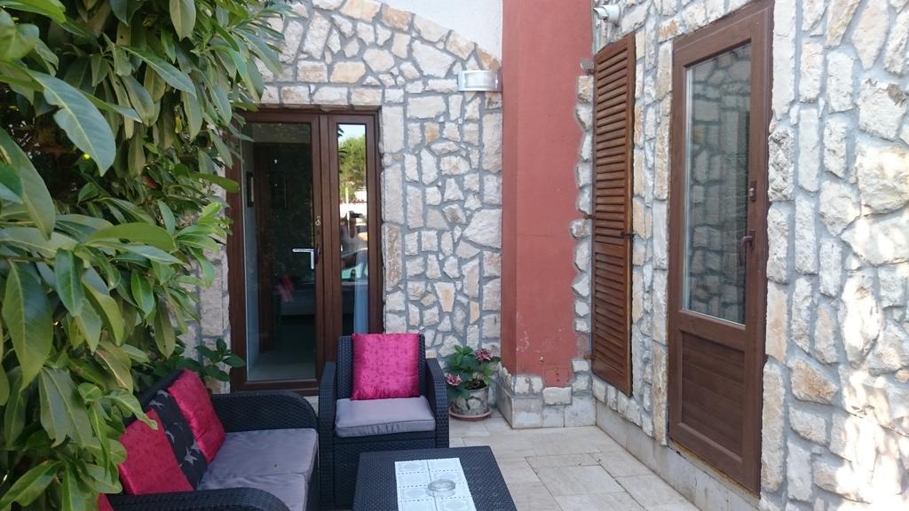 Collins Apartments بولا المظهر الخارجي الصورة