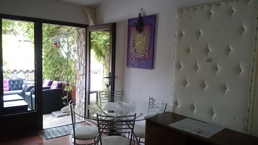 Collins Apartments بولا المظهر الخارجي الصورة