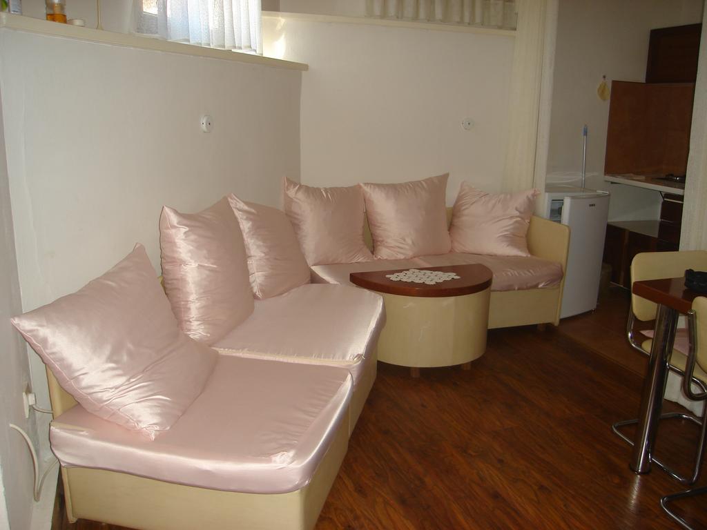 Collins Apartments بولا المظهر الخارجي الصورة